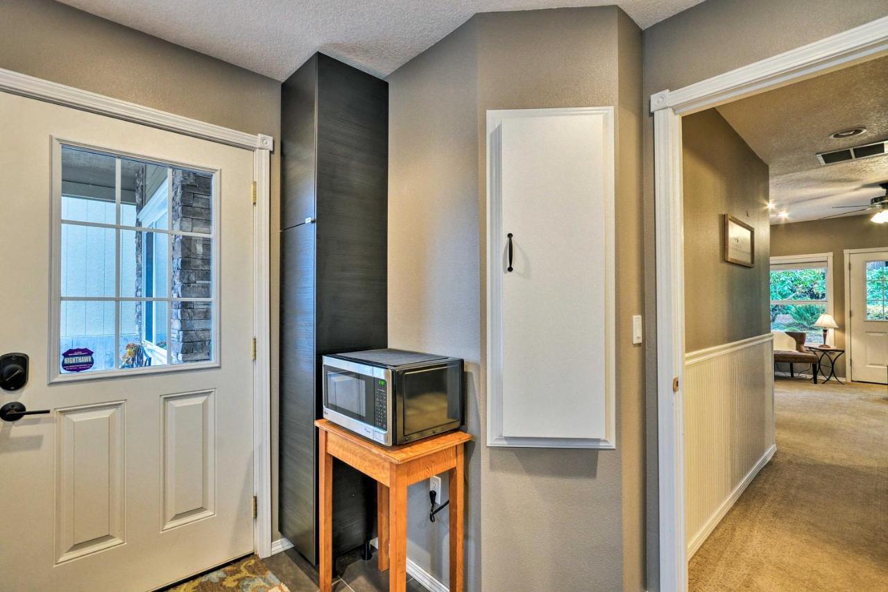 הוילה Boring Cute And Cozy Pdx Area Townhouse 31 Mi To Mt Hood! מראה חיצוני תמונה